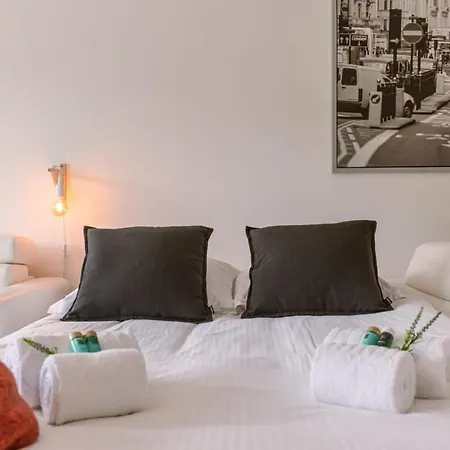 Huswell - Modern With Balcony Near The *