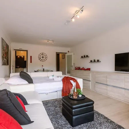 Huswell - Modern With Balcony Near The *